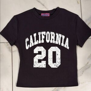 Edikted Black California 20 Tee